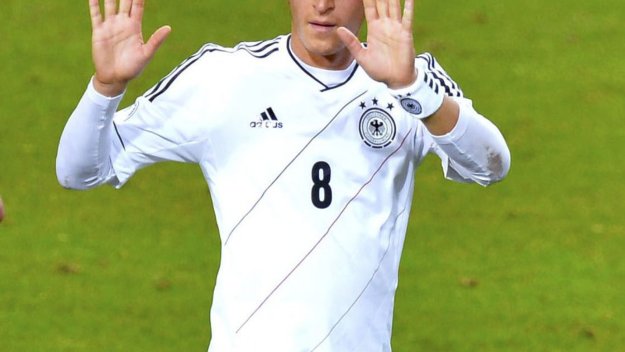 Германците освиркаха Йозил