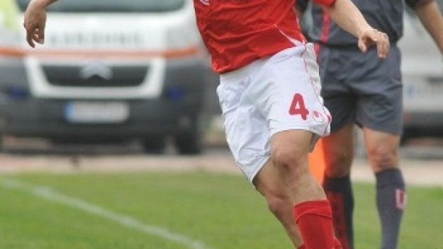 Орязаха заплатата на Коста Стоянов