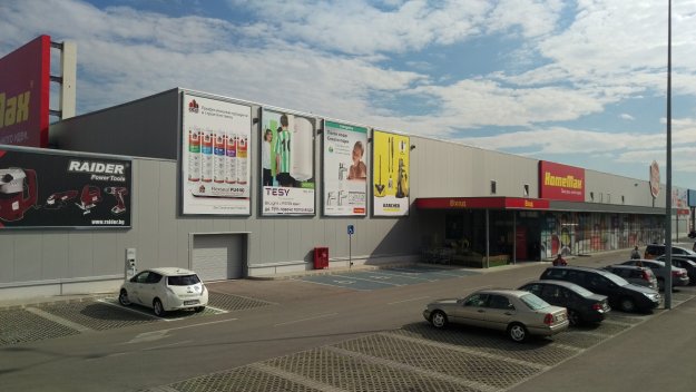 HomeMax откри зарядна станция за електромобили в магазина си във Варна