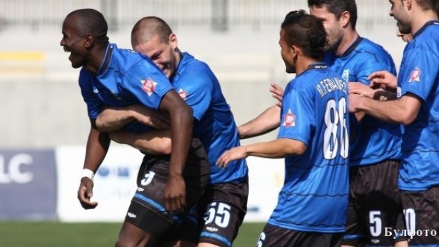 Двама подписаха с Черно море