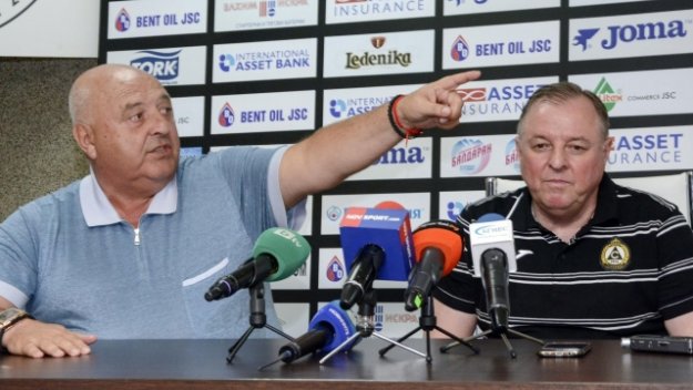 Венци Стефанов изригна пред Gol.bg: Петев е недорзумение!