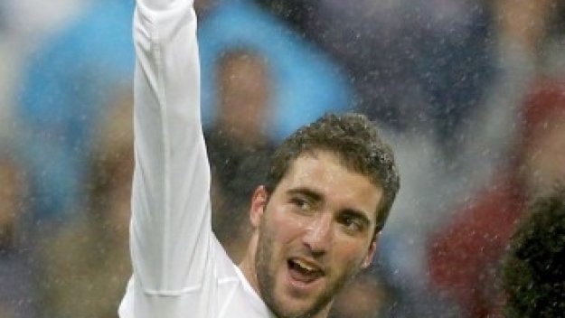 Игуаин може и да отърве ножа