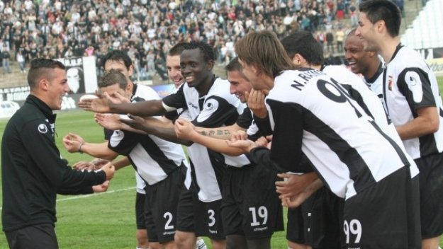 Академик измъчи пловдивското Локо