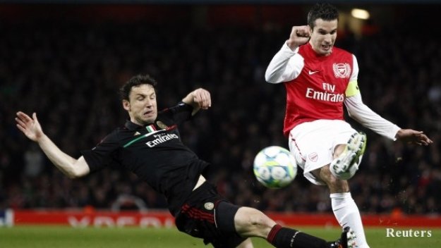 Милан маха черния екип