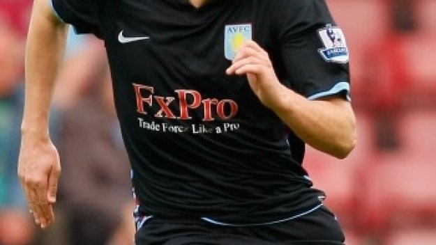 Стюърт Даунинг ще поиска от Астън Вила да бъде трансфериран