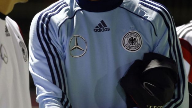 Льов пуска Вайденфелер срещу Англия