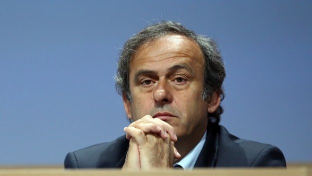 Платини притеснен от скандалите във футбола