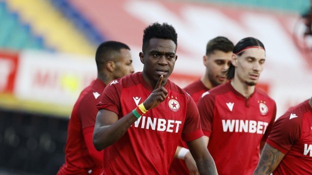 Трансферът е близо: Карабах дава на ЦСКА с 2,5 млн. евро за Джеймс Ето'о