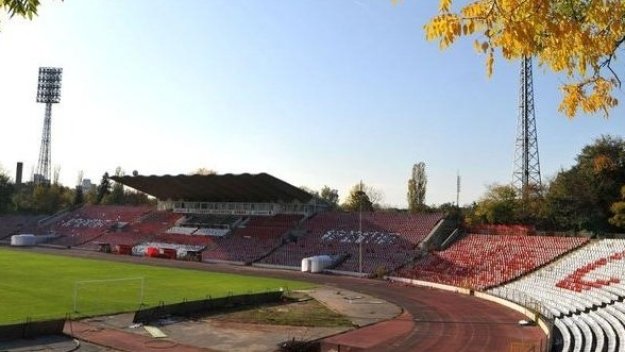 Ремонтът на &quot;Армията&quot; гълта половин милион