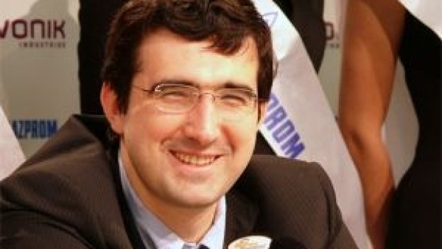 Крамник с първа победа в мача за титлата