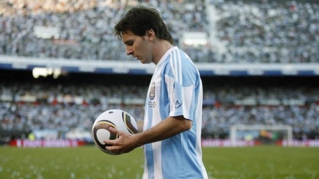 Геният на Меси помогна на Аржентина срещу Бразилия