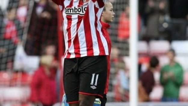 Дарън Бент се точи за титулярно място срещу Черна гора