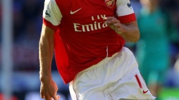 От Арсенал искат да преподпишат с Робин ван Перси