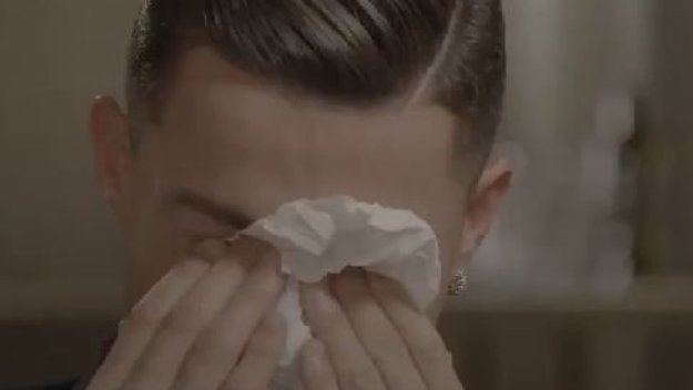 Кристиано Роналдо в непозната светлина: Звездата се разплака след невиждани кадри с баща му + ВИДЕО