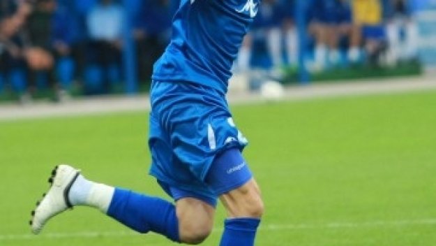 Дарко Тасевски и Левски преподписват