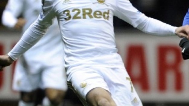 Лиън Бритън преподписа със Суонзи