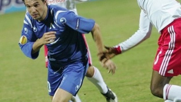 В Левски зейна дупка в средата