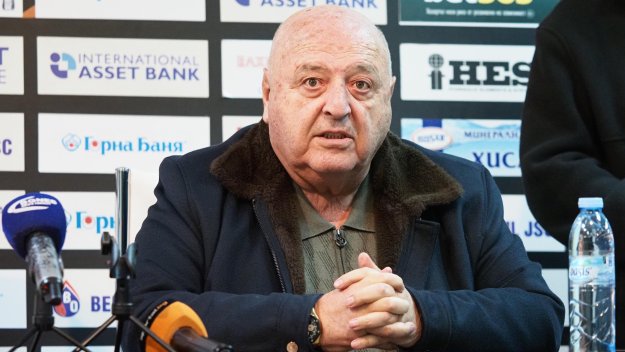 И Венци Стефанов взе отношение за дузпата за Левски 
