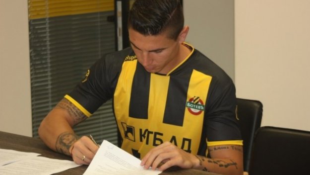 Официално: "Роналдо" с картотека в Ботев Пловдив