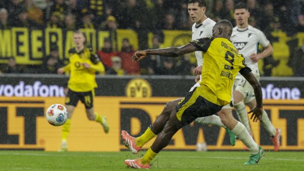 Дортмунд с кротко, но важно 2:0 над Хофе