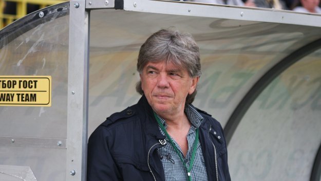 Коко Динев изрита още един треньор