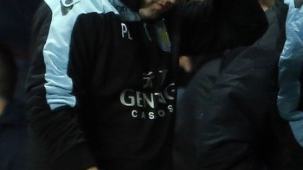 Във Вила не мислят за смяна на мениджъра