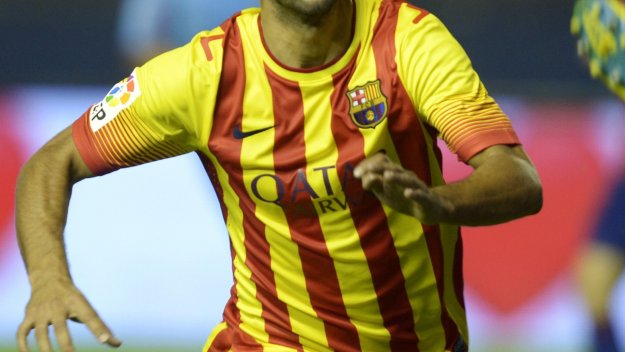 Ливърпул с офанзива за Мартин Монтоя