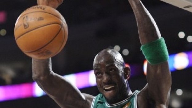 Гарнет и Рондо измъкнаха Бостън