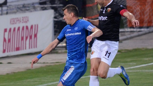 Вече видяно: Камбуров и още 10 "смърфа" удариха Левски + ВИДЕО