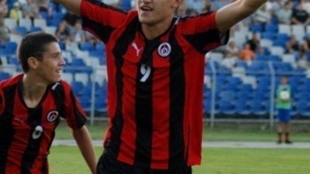 &quot;Акулите&quot; без Преслав Йорданов срещу Локо Пловдив