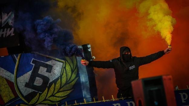 "Война" на "Герена": Отново летят заплахи между фенове на Левски. Всеки е срещу всеки