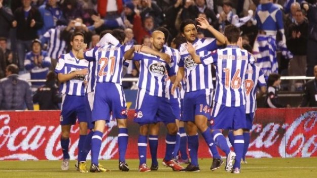 Депортиво взе галийското дерби и запази надежди за спасение