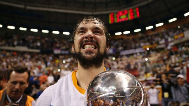 Реал измъкна баскетболната Купа на Краля след драма с Барса