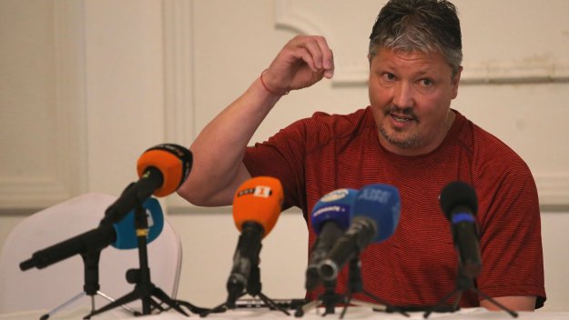 Любо Пенев и Стойчо Младенов си го мерят по грозен начин