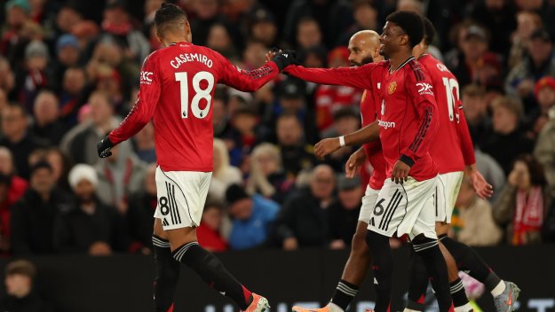 Юнайтед пропусна да продължи с победите 