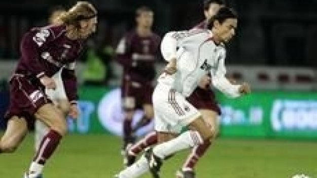 Милан падна от Арецо, но се класира на полуфиналите за купата