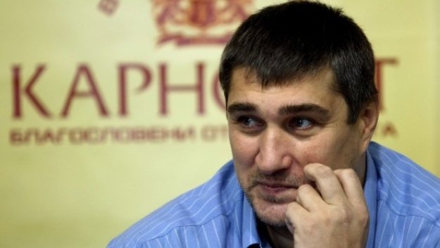 Любо Ганев контузил гаджето си в леглото