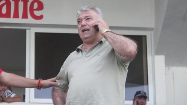 Болни колене тръшнаха Зума