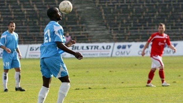 Коко взима &quot;студент&quot; в Локо