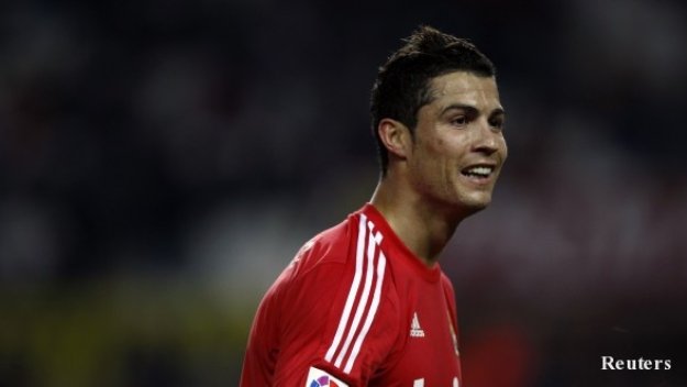 Кристиано изпревари по голове Хуанито