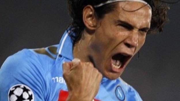 Челси иска да смени Дрогба с Кавани