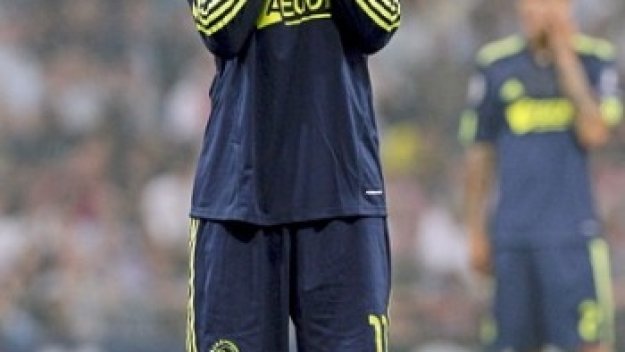 Ливърпул взима Урби Емануелсон през зимата, Поулсен напуска клуба