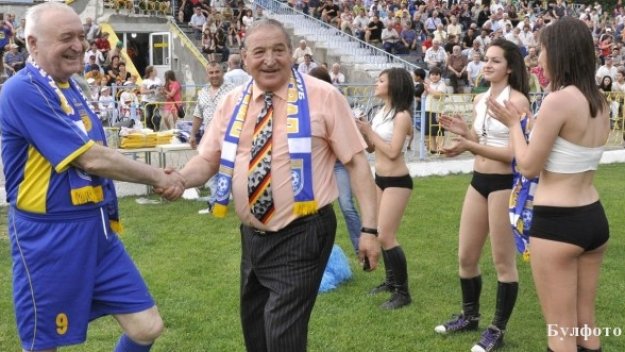 Легенди на ЦСКА излизат срещу сръбски ветерани в Драгоман