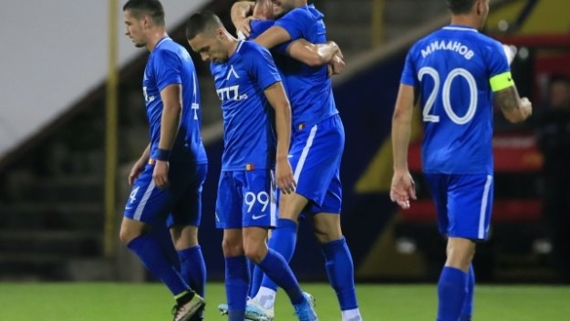 Левски преподписва с още двама
