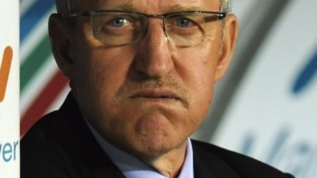 Дел Нери си &quot;изми&quot; ръцете със съдията