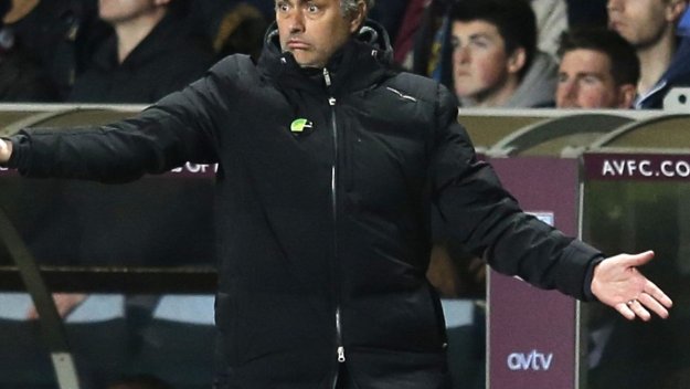 Моуриньо бесен на съдията