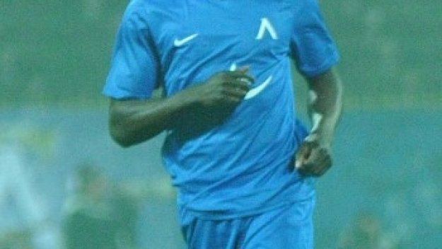 Водят Дембеле ритуално на дискотека