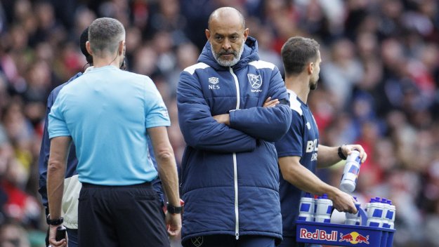 Босът на Чуковете се  хвана за главата след нова загуба