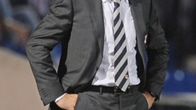 Лион подкрепи трeньора Пюел