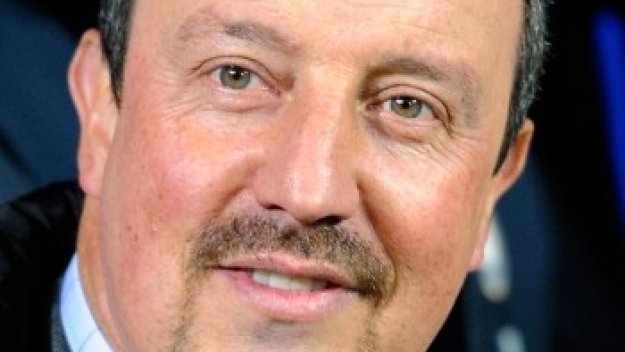 Рафаел Бенитес поема Астън Вила?